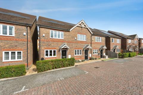 Winchester Mews, Worcester Park, KT4