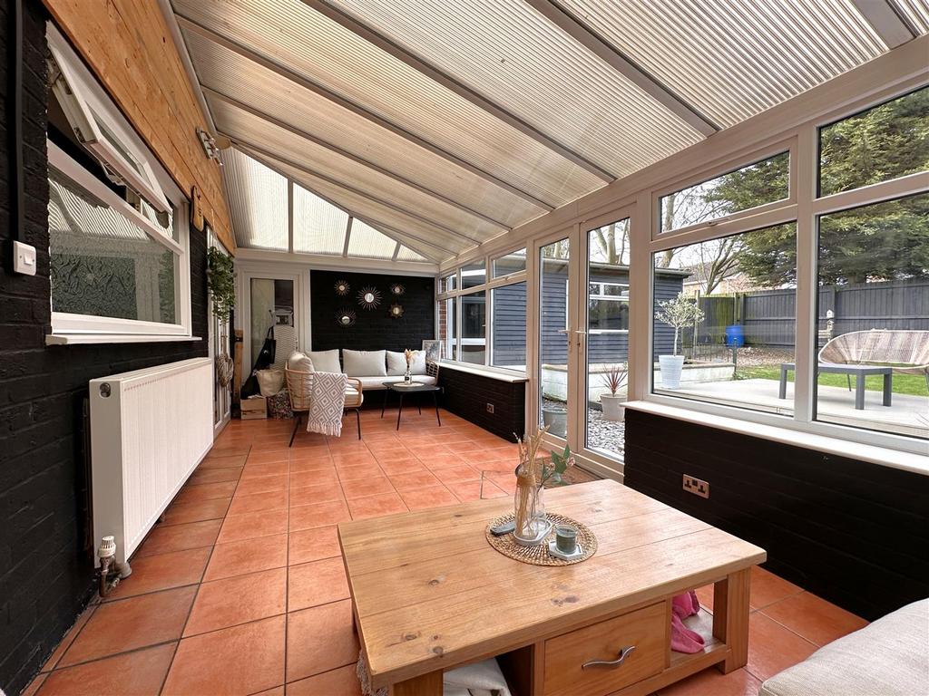 Large Conservatory Out To Garden 153
