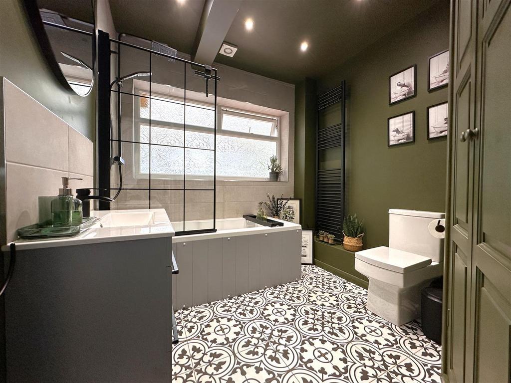 Fabulous Modern Bathroom 123