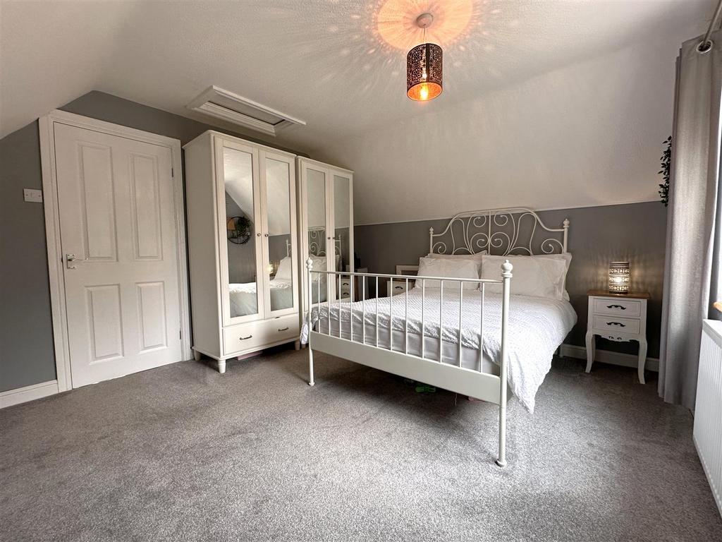 Master Bedroom 078
