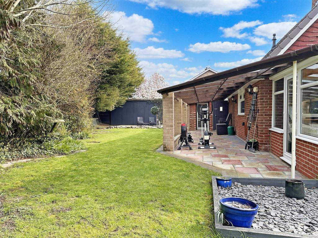 Large Side Garden 198