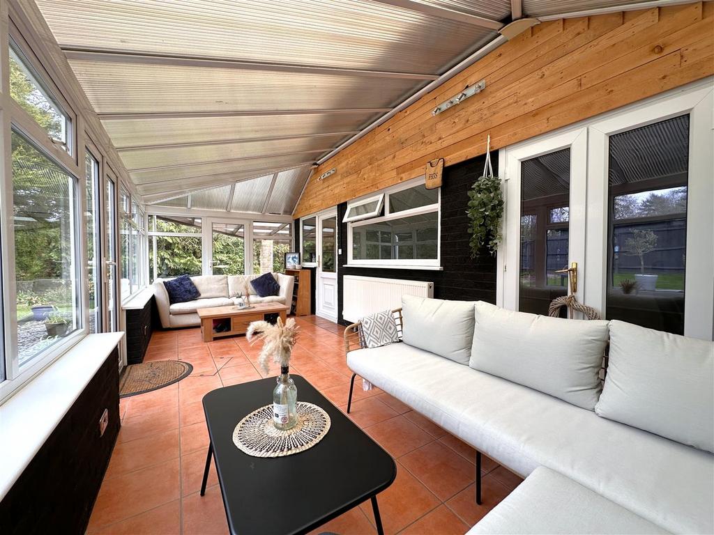 Sizeable Conservatory 159