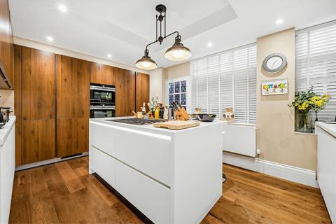 3 bedroom flat to rent, Malvern Court, SW7