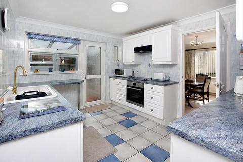2 bedroom detached bungalow for sale, St. Johns Close, Bovey Tracey, TQ13