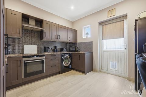 3 bedroom maisonette for sale, Central Avenue, Southend-on-sea, SS2 5