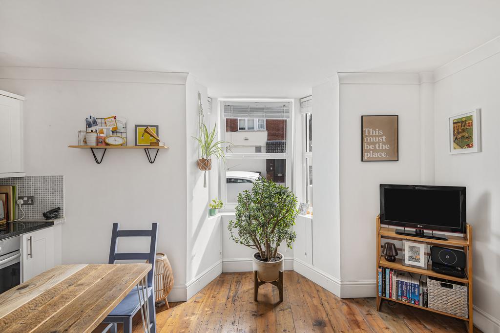 Kitchen/ dining area