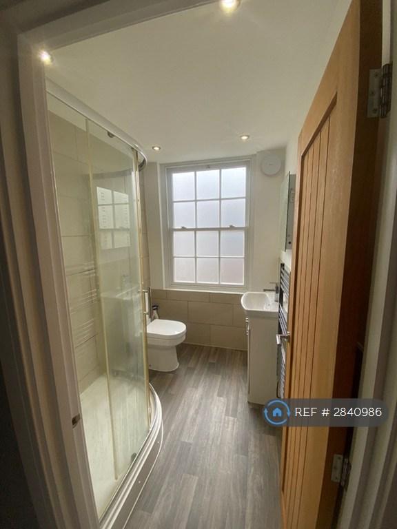 Main Bathroom 1