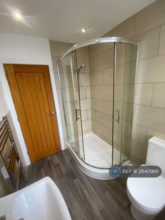 Main Bathroom 2