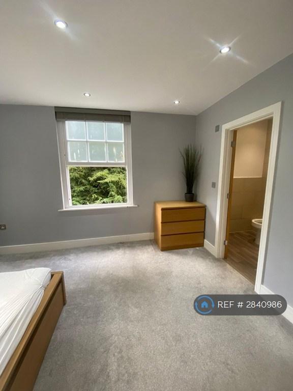 Double Room w/ Ensuite 2