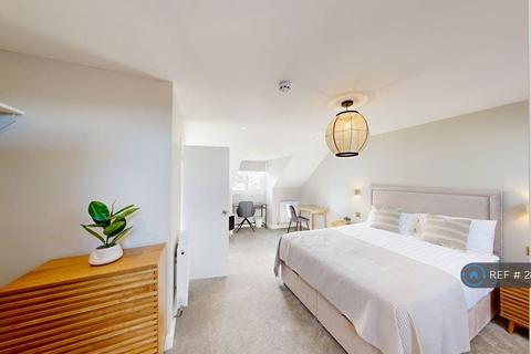 1 bedroom in a house share to rent, High St, Gosport, PO12