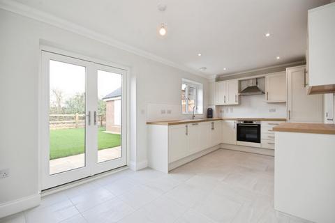 3 bedroom link detached house for sale, Weavers Way, Clare, Sudbury