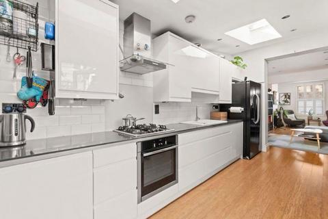 2 bedroom end of terrace house for sale, Sanford Lane, Stoke Newington, N16
