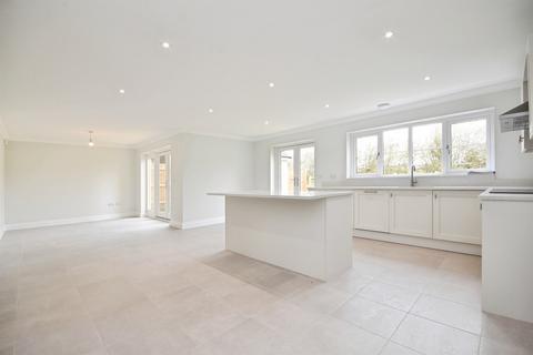 4 bedroom detached house for sale, Weavers Way, Clare, Sudbury