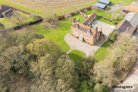 6 bedroom detached house to rent, Thornwood Road, Epping, CM16