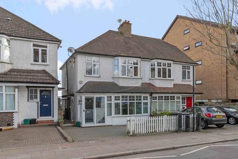 2 bedroom flat to rent, Church Road