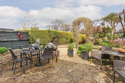 3 bedroom detached house for sale, Albert Road, Horley, Surrey, RH6