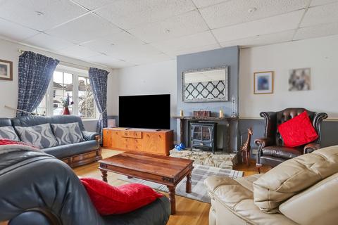 3 bedroom detached house for sale, Albert Road, Horley, Surrey, RH6