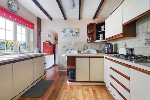 3 bedroom detached house for sale, Albert Road, Horley, Surrey, RH6