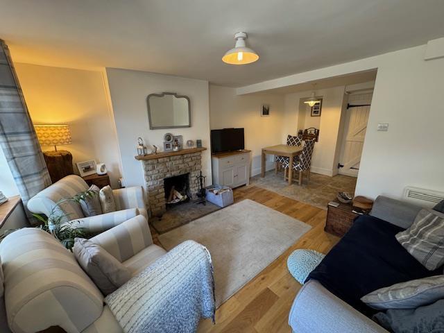 Sitting/dining room