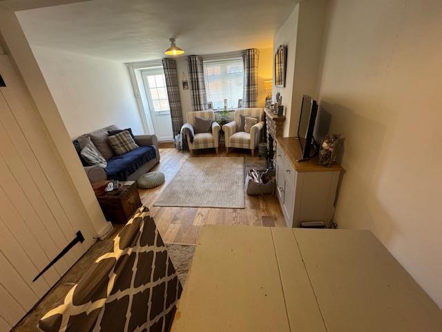 Sitting/dining room