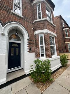 2 bedroom flat to rent, Forest Road West, Nottingham NG7