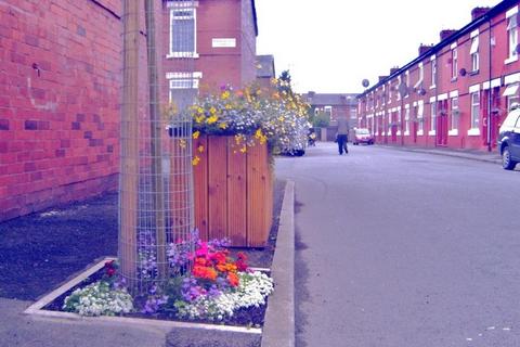 2 bedroom house to rent, Cranswick Street, Manchester, M14