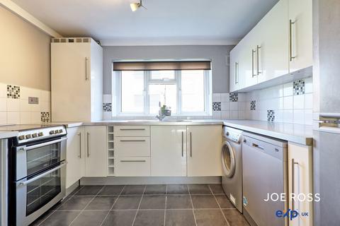 2 bedroom flat for sale, St. Giles Crescent, Maldon CM9