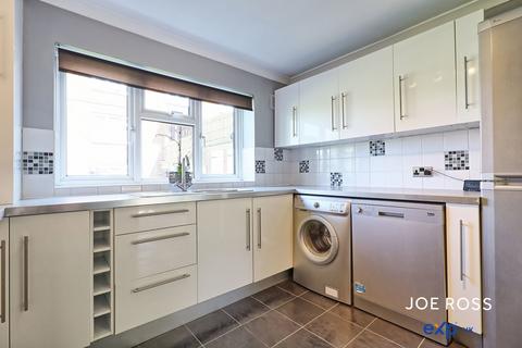 2 bedroom flat for sale, St. Giles Crescent, Maldon CM9