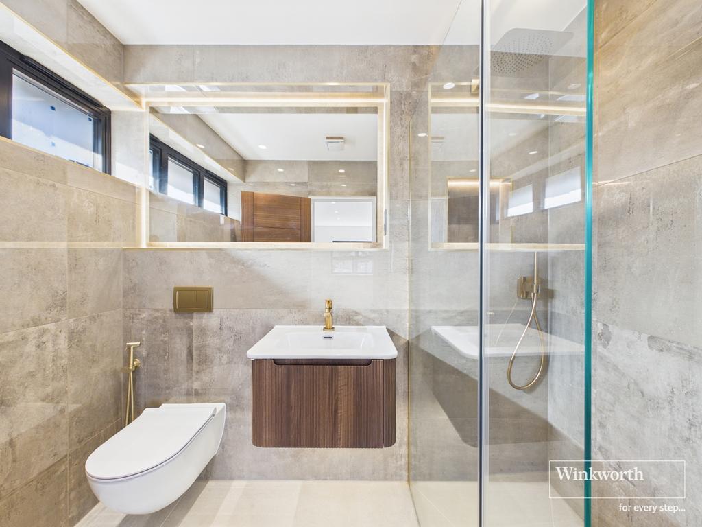 1st floor B2 ensuite