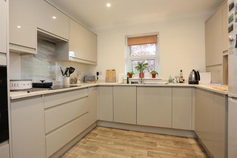 2 bedroom flat to rent, Victoria Road, Shoreham-By-Sea