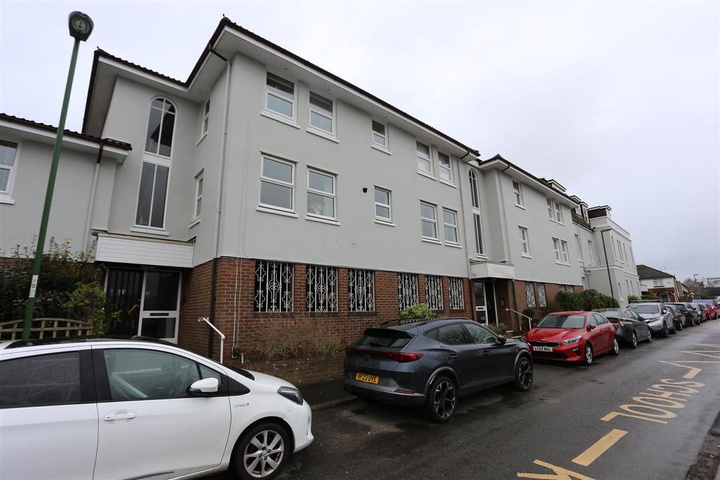 2 Victoria Court (2).JPG