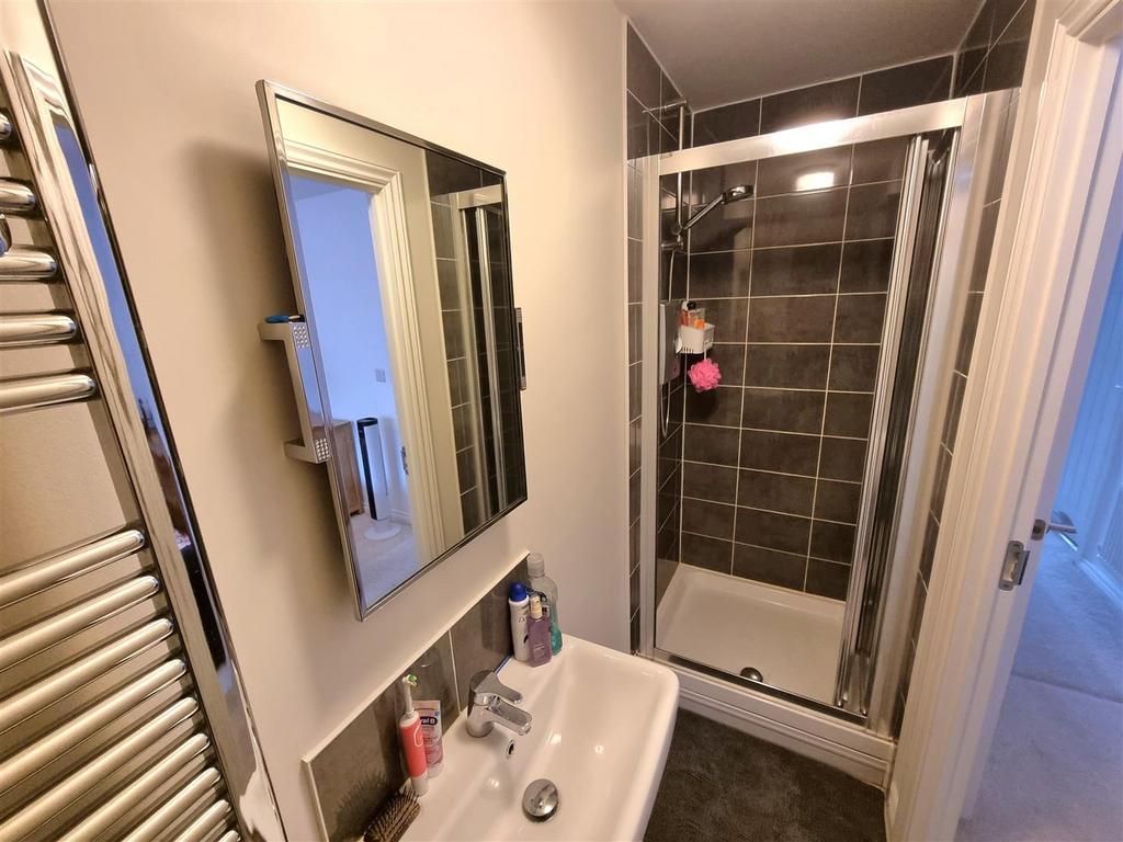 Bed 1 Ensuite.jpg