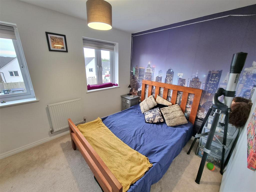 Bed 2.jpg