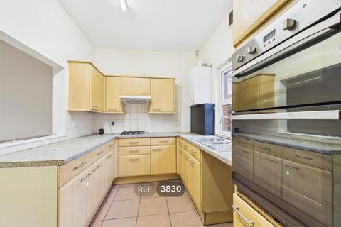 4 bedroom terraced house to rent, Nottingham NG7