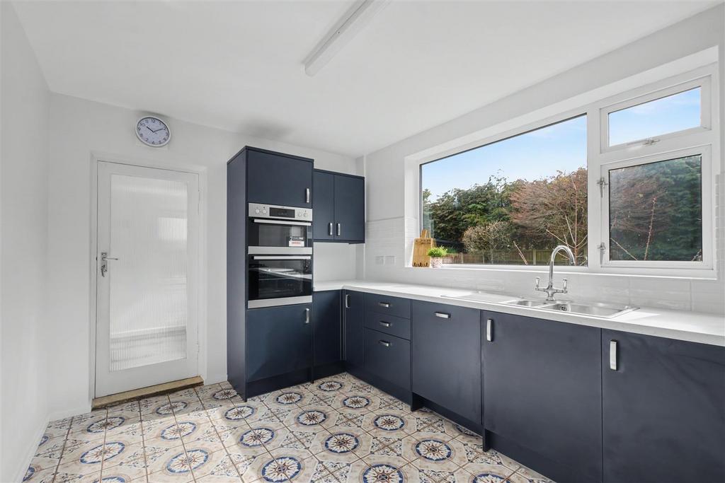 Kitchen 1.jpeg