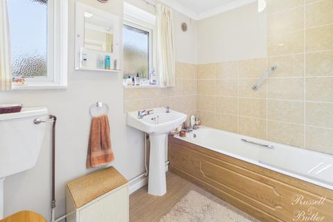 2 bedroom detached bungalow for sale, Chaloners Hill, Steeple Claydon, MK18 2PX
