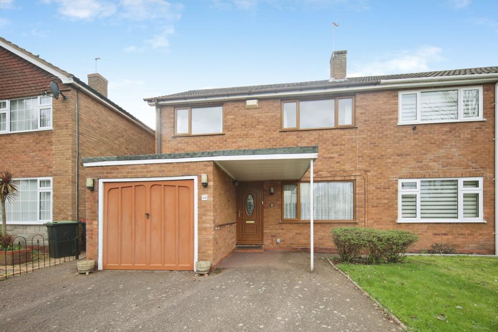 3 bedroom semi-detached house for sale