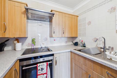 2 bedroom retirement property for sale, Penhaven Court, Newquay TR7