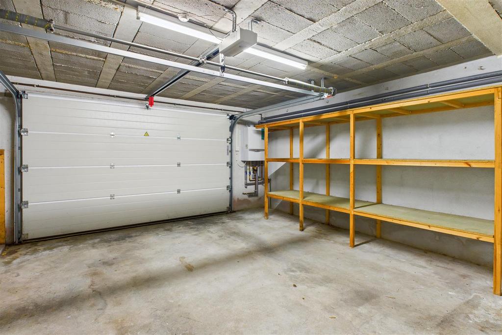 Integral Garage.