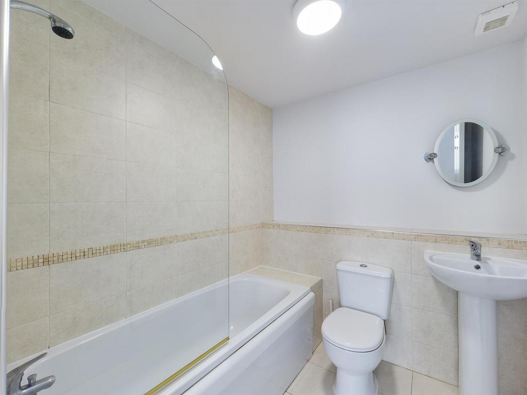 2 Pentire Mews En Suite 2