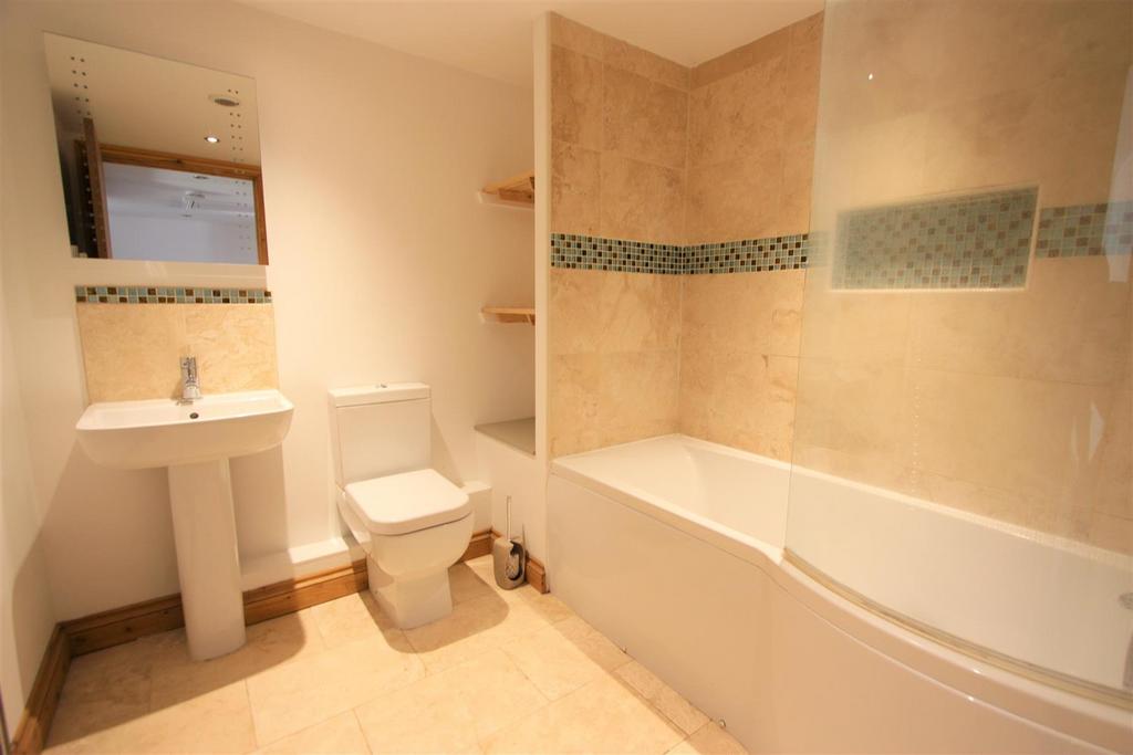 Nessa Gradh Bathroom