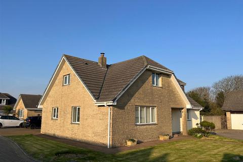 4 bedroom detached house for sale, The Oaks, Quintrell Downs TR8