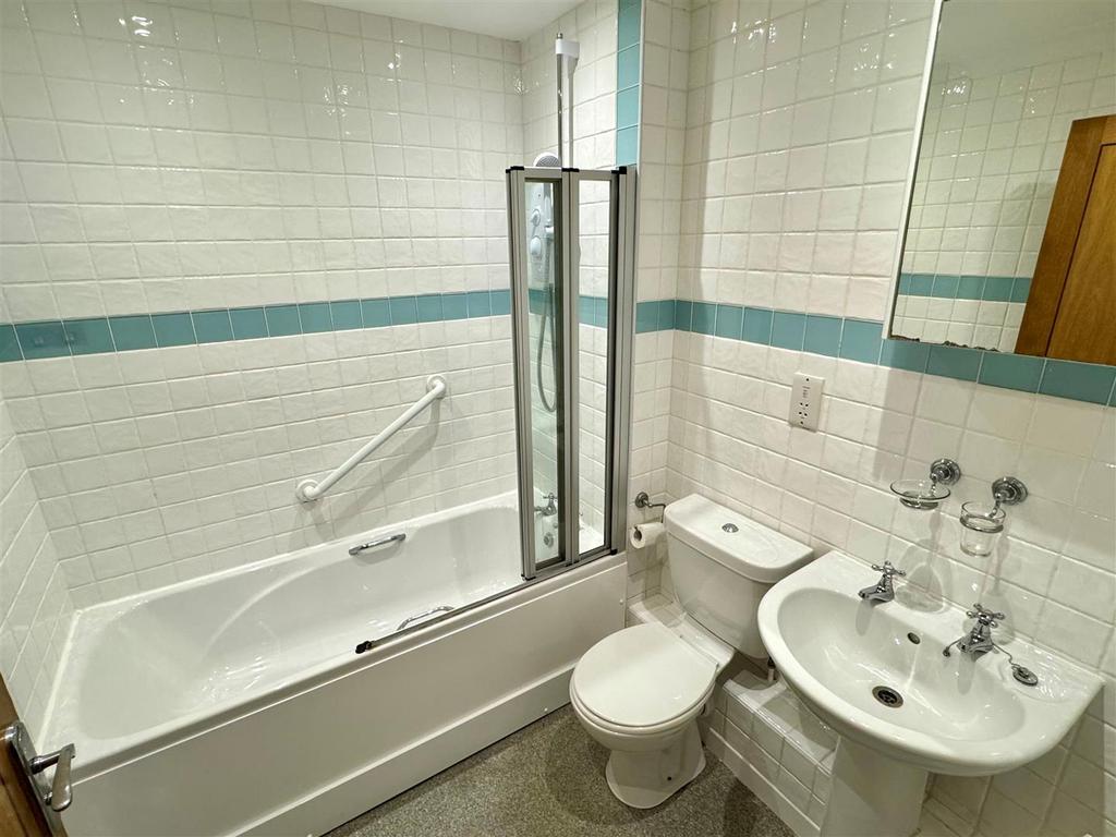 5 Venetian Views Bathroom