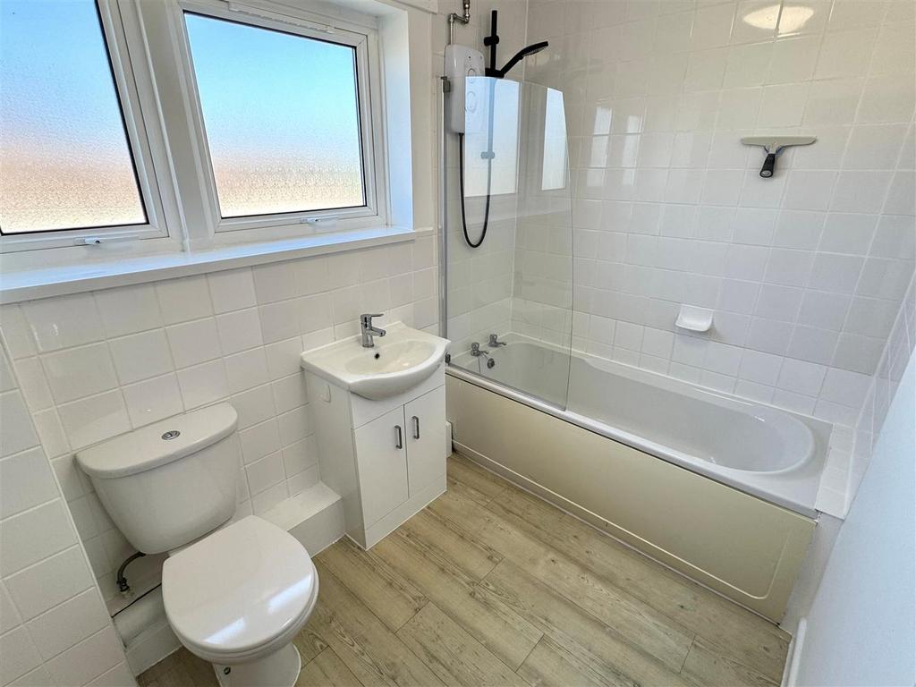 104 Calshot Close Bathroom
