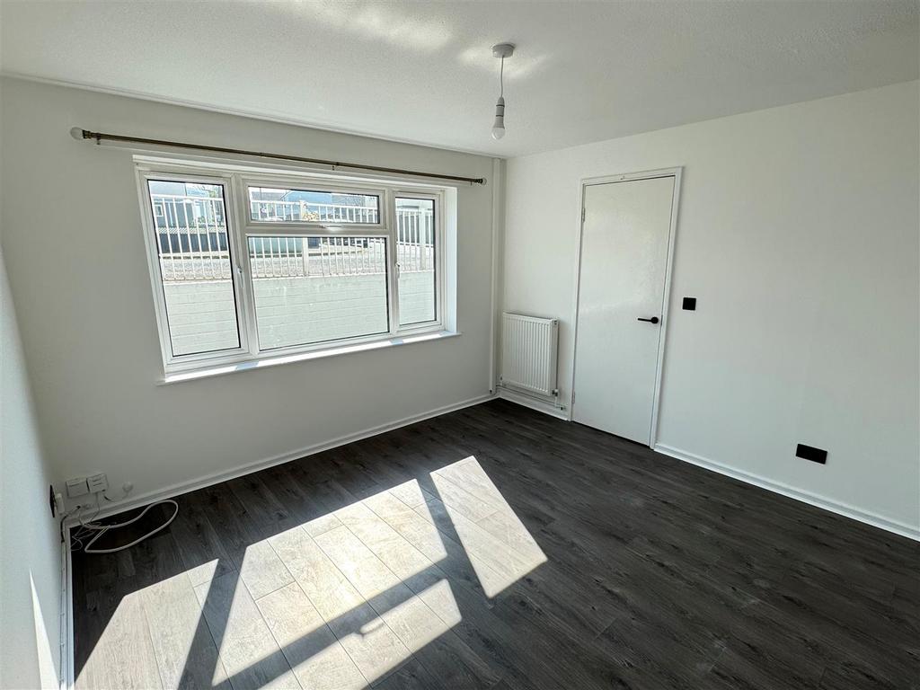 104 Calshot Close Lounge