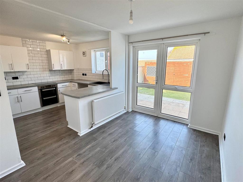104 Calshot Close Dining Area