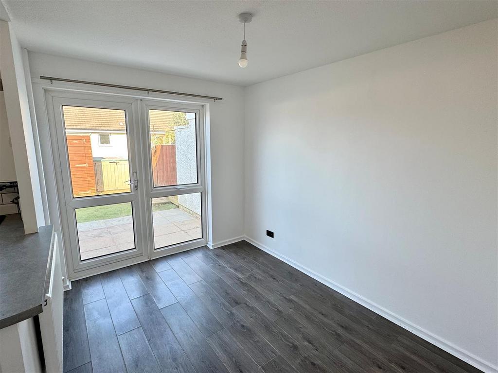 104 Calshot Close Dining Area