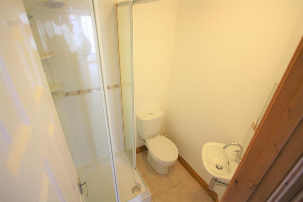 Flat 4, 2 Trevose Avenue Shower Room
