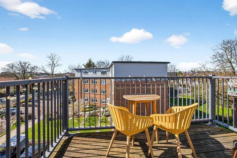 2 bedroom flat for sale, 1 Limerick Close, London, SW12
