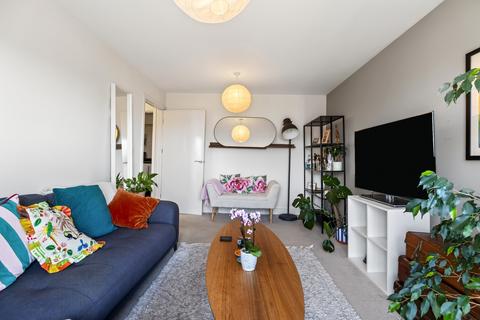 2 bedroom flat for sale, 1 Limerick Close, London, SW12